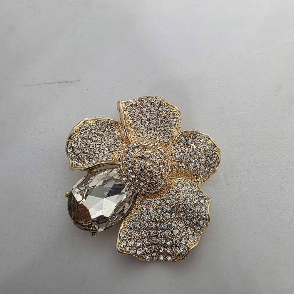 Women retro rhinestone Flower Pendant fashion clothing accessories